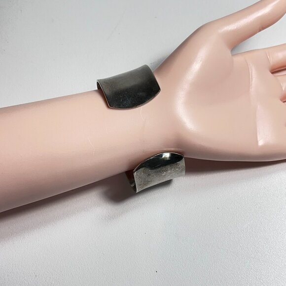 Vintage 925 Sterling Silver Cuff 6" Long Bracelet Silver 1.15" W Curved 55 gram - Picture 4 of 6